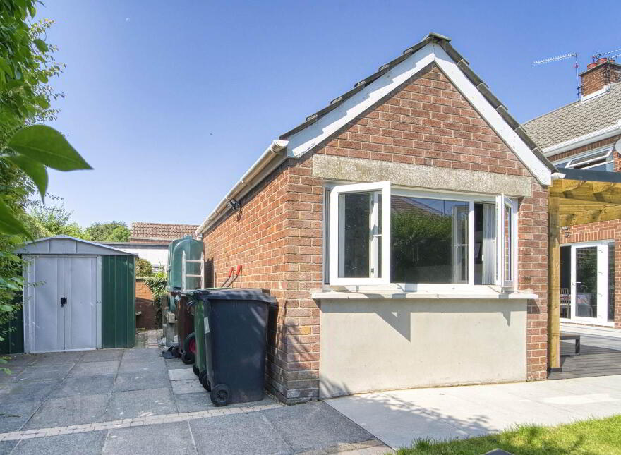 36 Lisnagarvey Drive, Lisburn, BT28 3DW