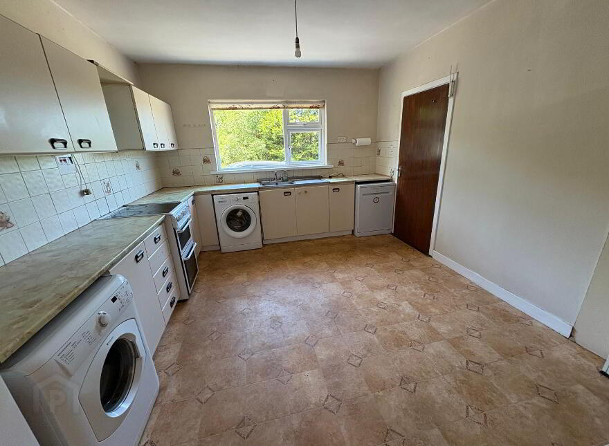 Coolroe More, Banteer, P51E0K6