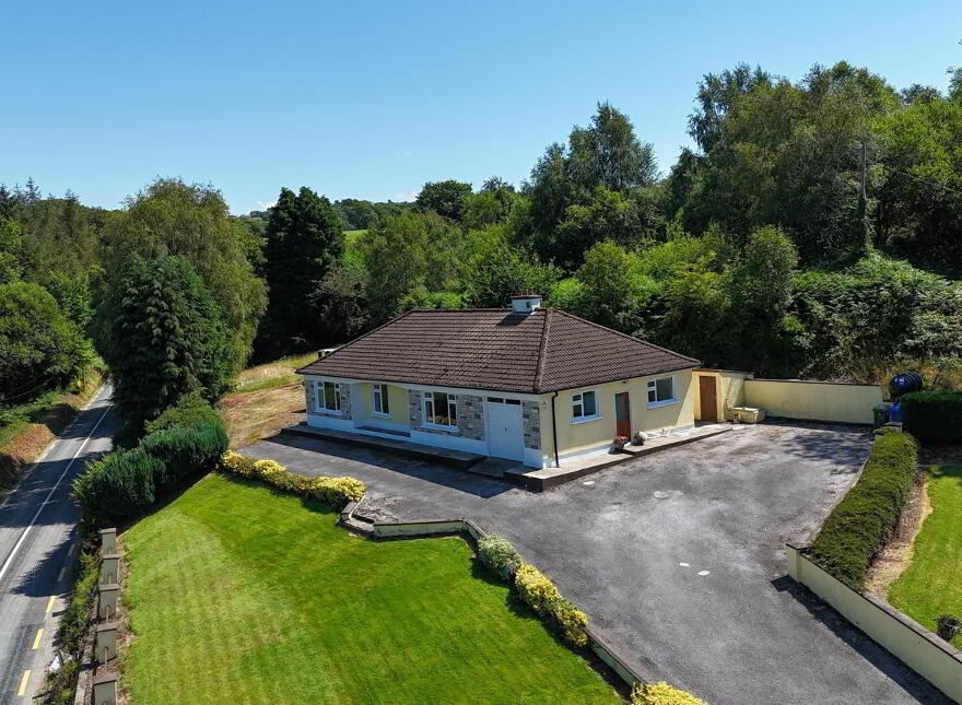 Coolroe More, Banteer, P51E0K6