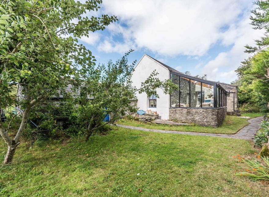 L Nua, Gubbeen, Schull, P81YN81