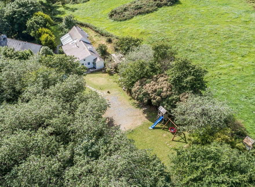 L Nua, Gubbeen, Schull, P81YN81