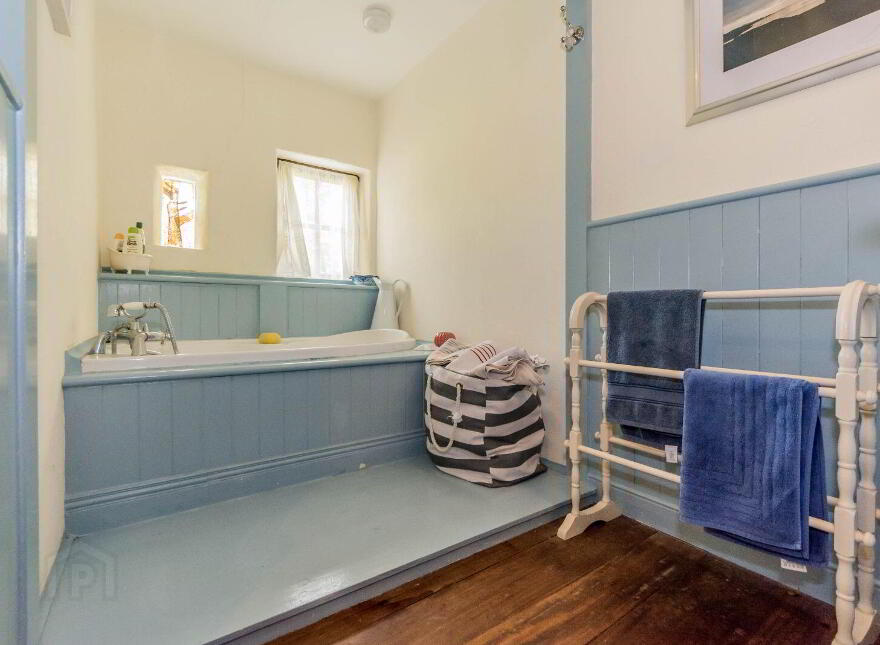 L Nua, Gubbeen, Schull, P81YN81