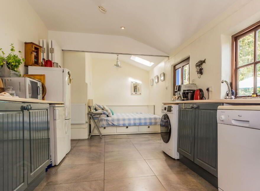 L Nua, Gubbeen, Schull, P81YN81