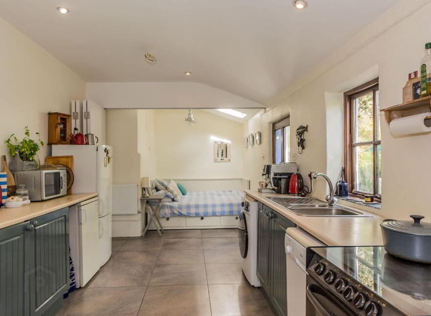 L Nua, Gubbeen, Schull, P81YN81