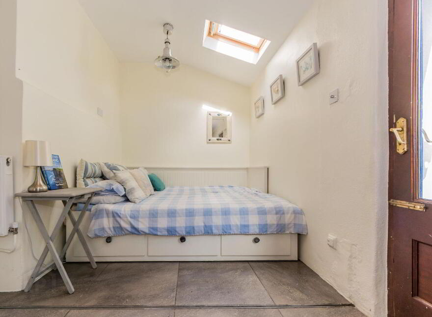 L Nua, Gubbeen, Schull, P81YN81