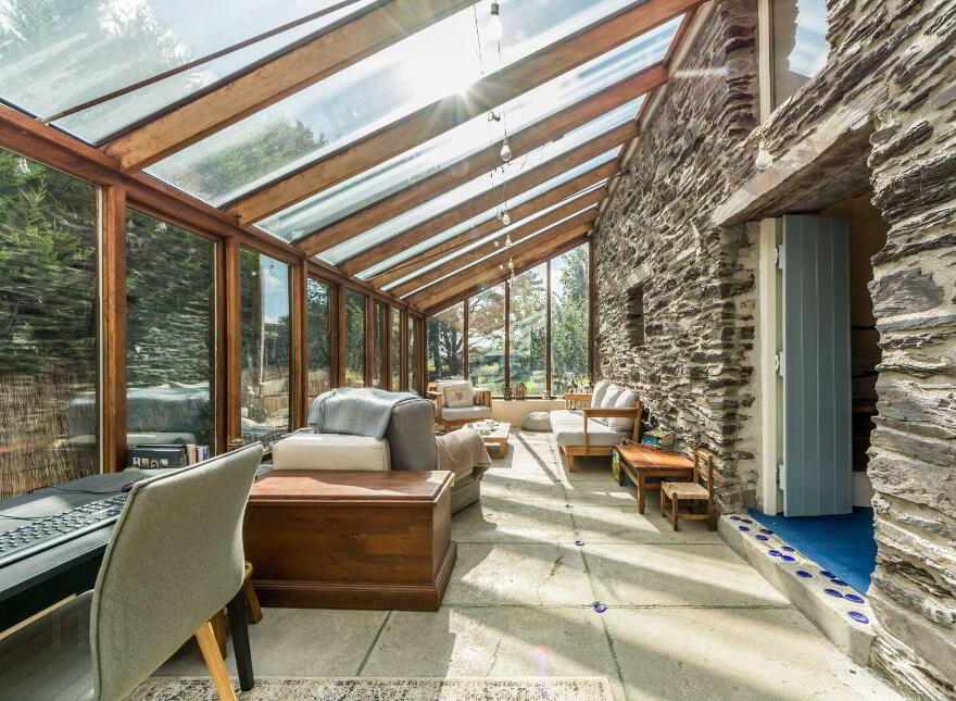 L Nua, Gubbeen, Schull, P81YN81