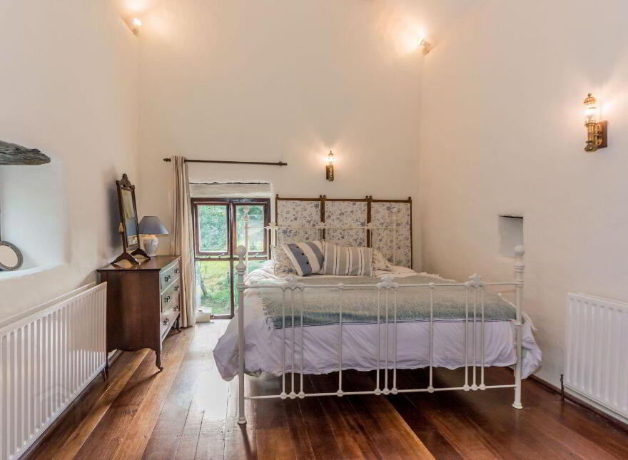 L Nua, Gubbeen, Schull, P81YN81
