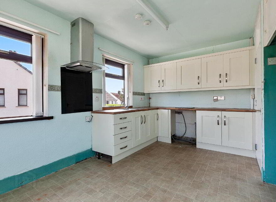 6 Lestannon Avenue, Whitehead, Carrickfergus, BT38 9NN