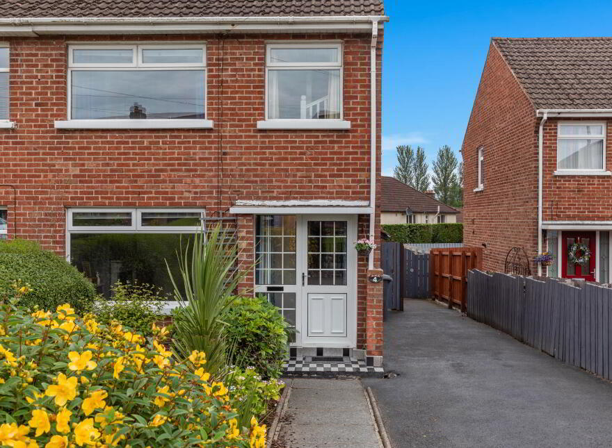 4 Braniel Park, Belfast, BT5 7JL
