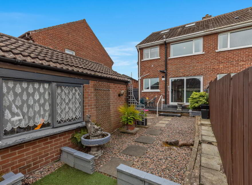 4 Braniel Park, Belfast, BT5 7JL