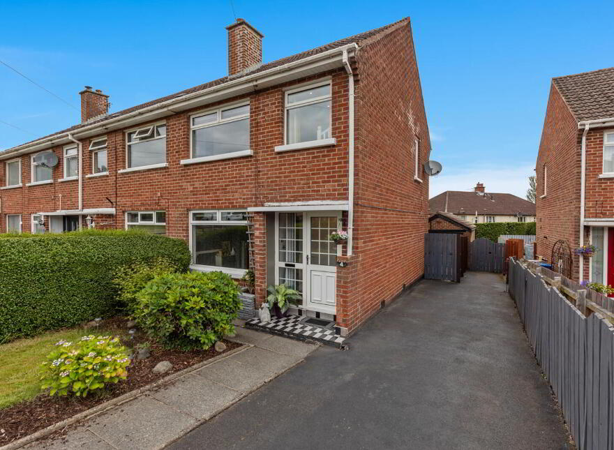 4 Braniel Park, Belfast, BT5 7JL