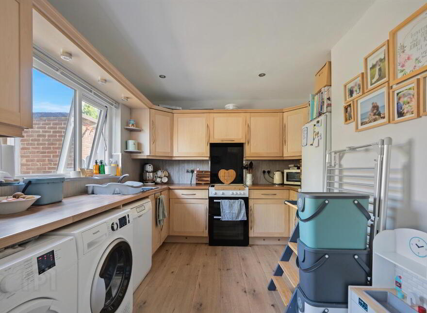 15 Braniel Crescent, Belfast, BT5 7JW