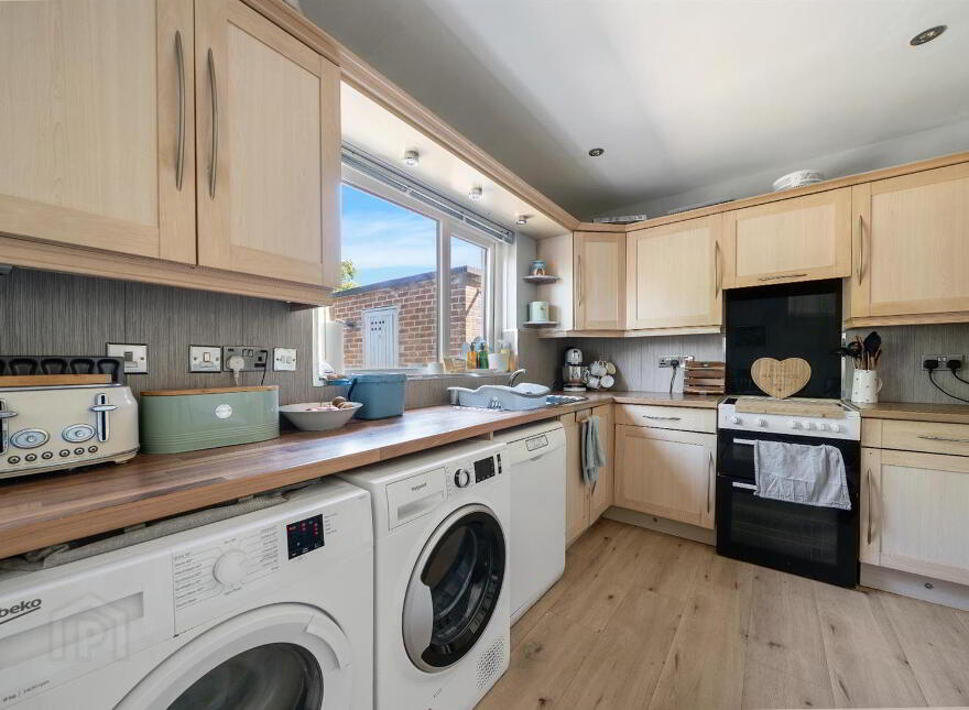 15 Braniel Crescent, Belfast, BT5 7JW