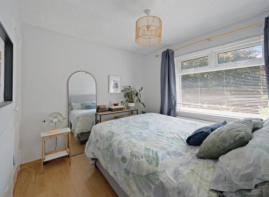 15 Braniel Crescent, Belfast, BT5 7JW