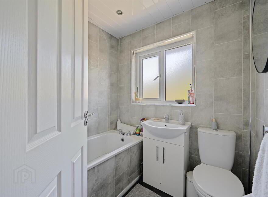 15 Braniel Crescent, Belfast, BT5 7JW
