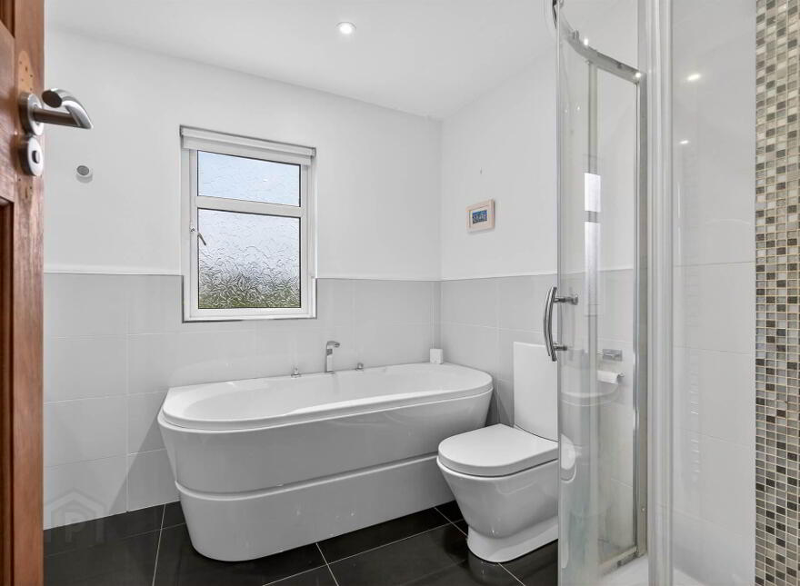 18 Onslow Gardens, Belfast, BT6 0AP