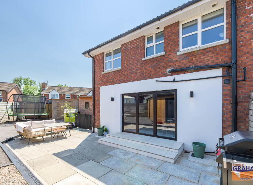 18 Knockdarragh Park, Lisburn, BT28 2XZ