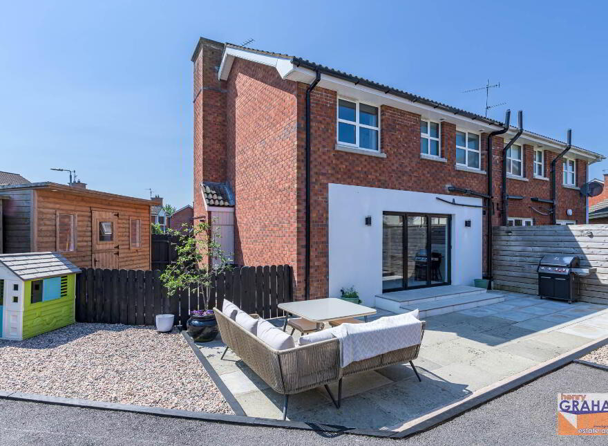 18 Knockdarragh Park, Lisburn, BT28 2XZ