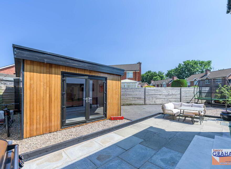 18 Knockdarragh Park, Lisburn, BT28 2XZ