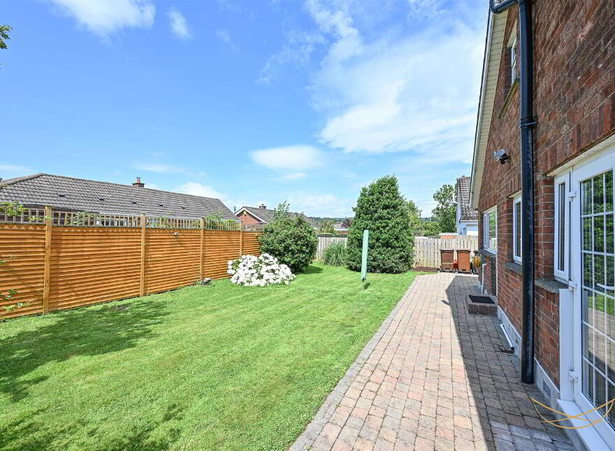 17 Knockview Road, Newtownabbey, BT36 6TT