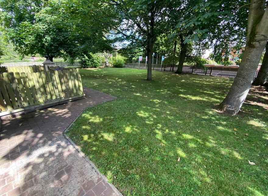 14b Lesley Heights, Greenisland, BT38 8TB