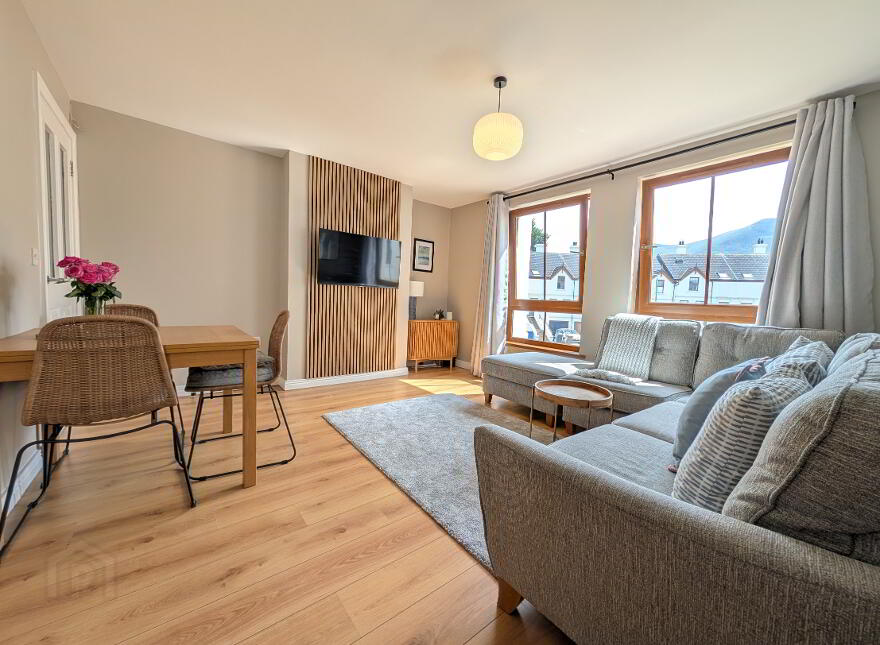 33 Brooklands Grove, Newcastle, BT33 0GJ