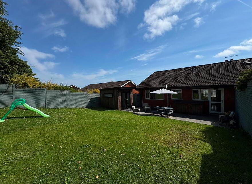 25 Hightown Gardens, Hightown Road, Newtownabbey, BT36 7TN
