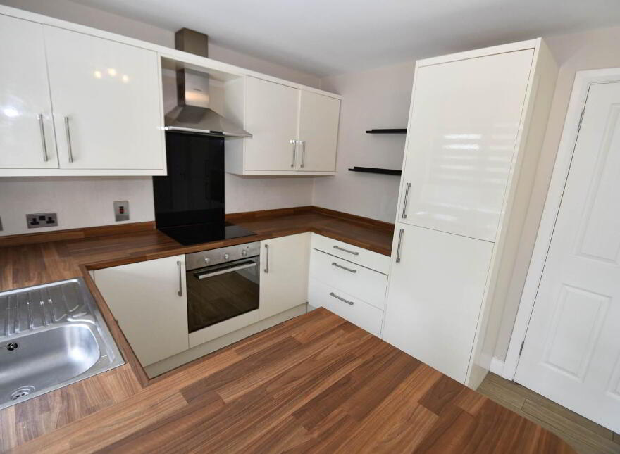 10 Glenbank Close, Belfast, BT17 0SN