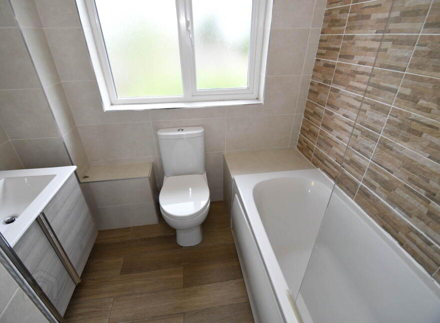 10 Glenbank Close, Belfast, BT17 0SN