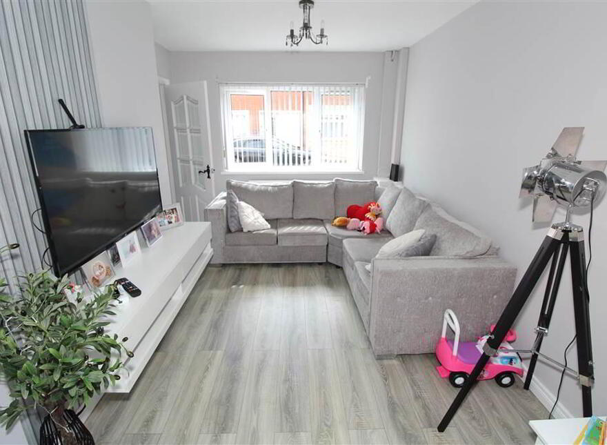 61 Hornby Street, Belfast, BT5 5JH
