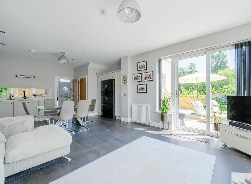 381 Old Holywood Road, Holywood, BT18 9QH
