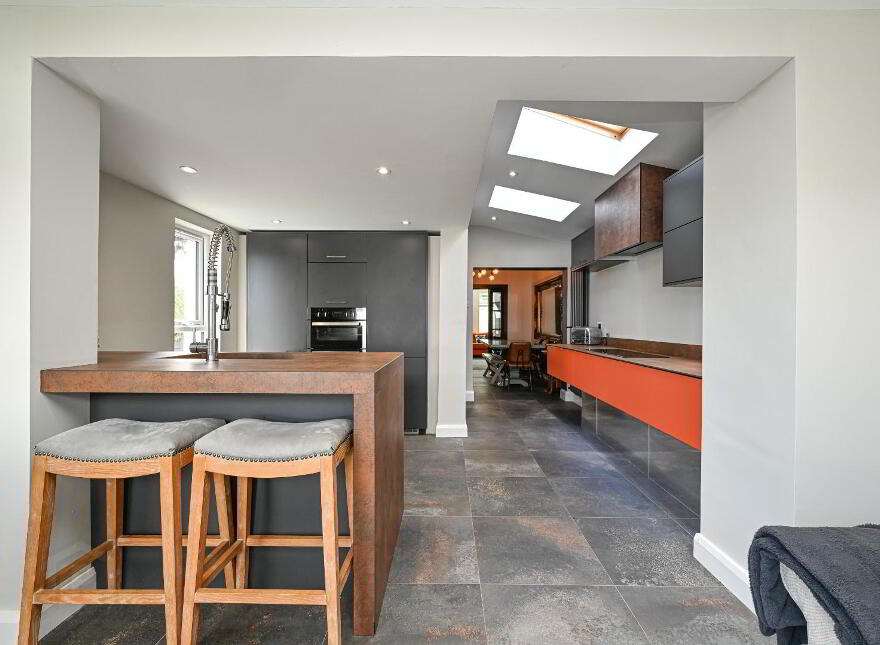 39 Groomsport Road, Bangor, BT20 5LP