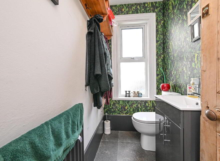 39 Groomsport Road, Bangor, BT20 5LP
