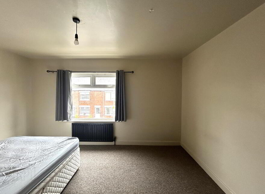 13 Loopland Parade, Belfast, BT6 9EF