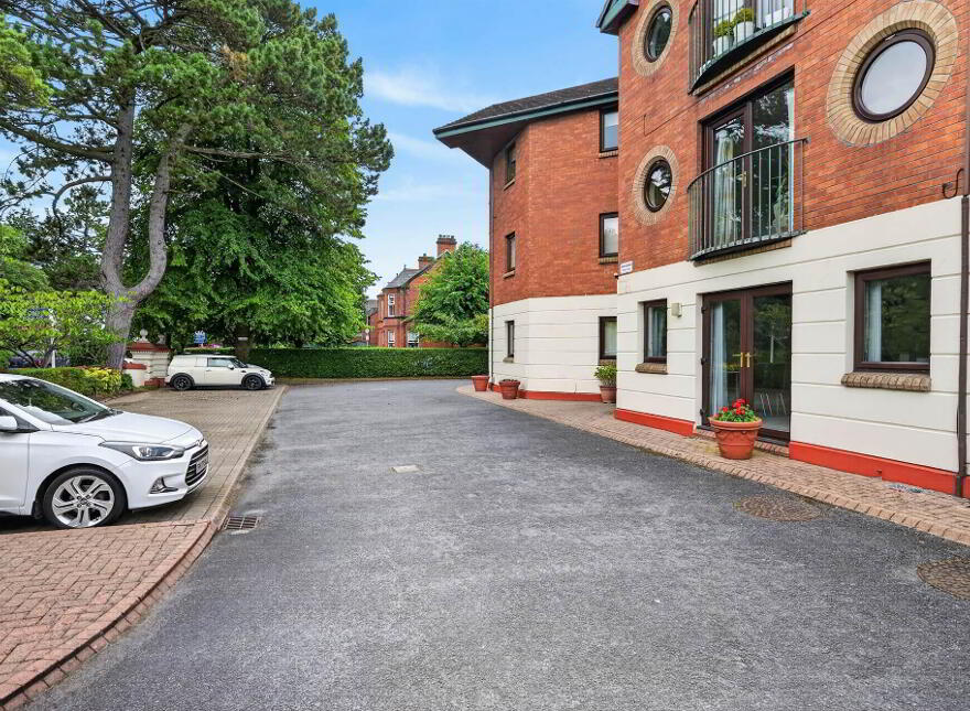 Apartment 5 The Hollies 109 North Road, Ballyhackamore, Belfast, BT5 5NF