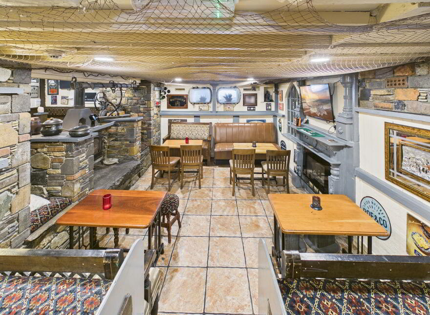 The Esquire / Raglan Road, Little Market Street, Tramore, X91N638