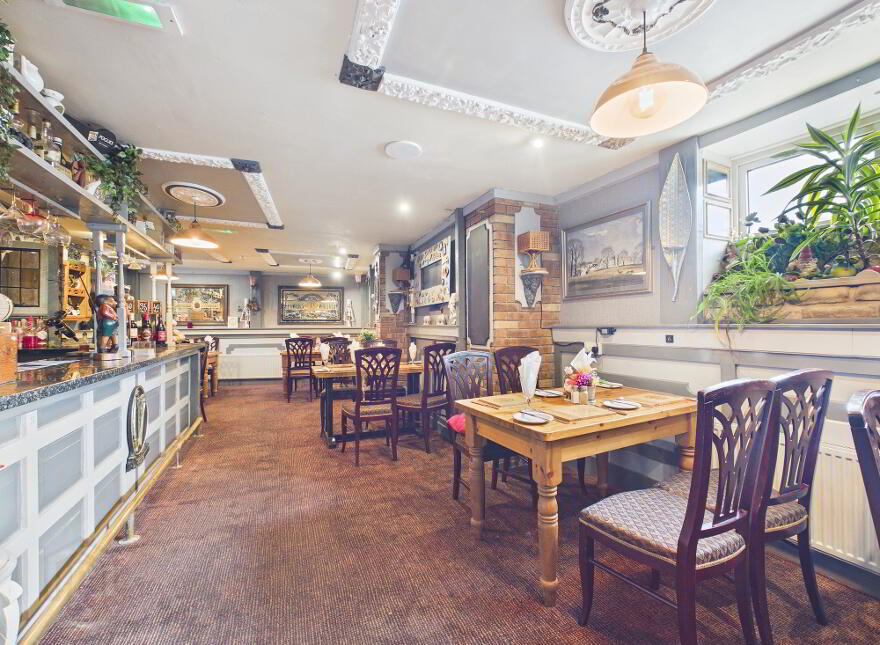 The Esquire / Raglan Road, Little Market Street, Tramore, X91N638