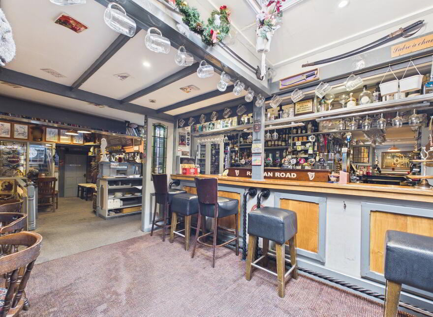 The Esquire / Raglan Road, Little Market Street, Tramore, X91N638