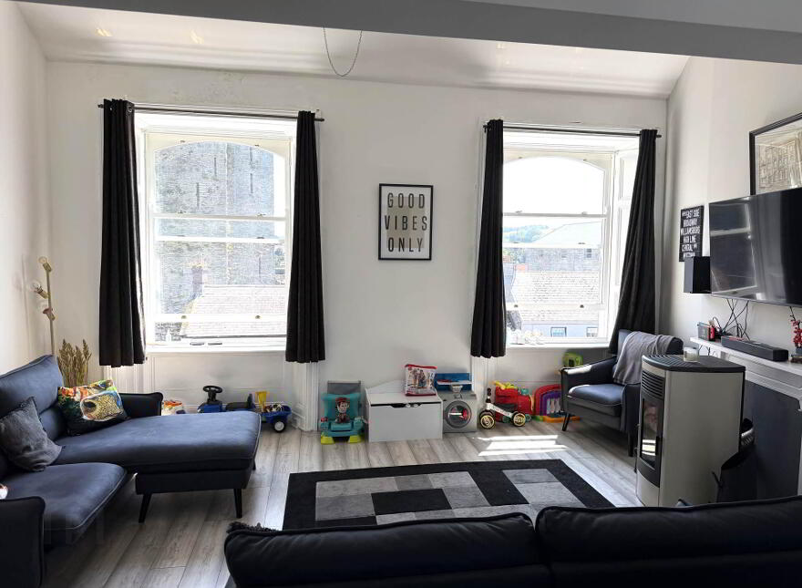 Lilly O`briens Public House & Apartments, Castle Street, Roscrea, E53H586