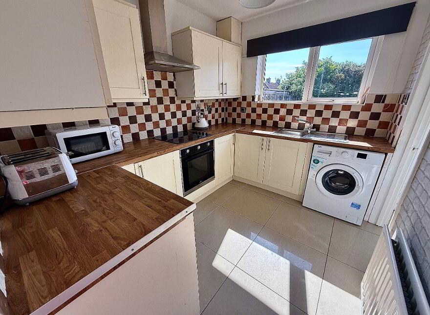 7 Broadway, Creggan, Derry, BT48 9LX