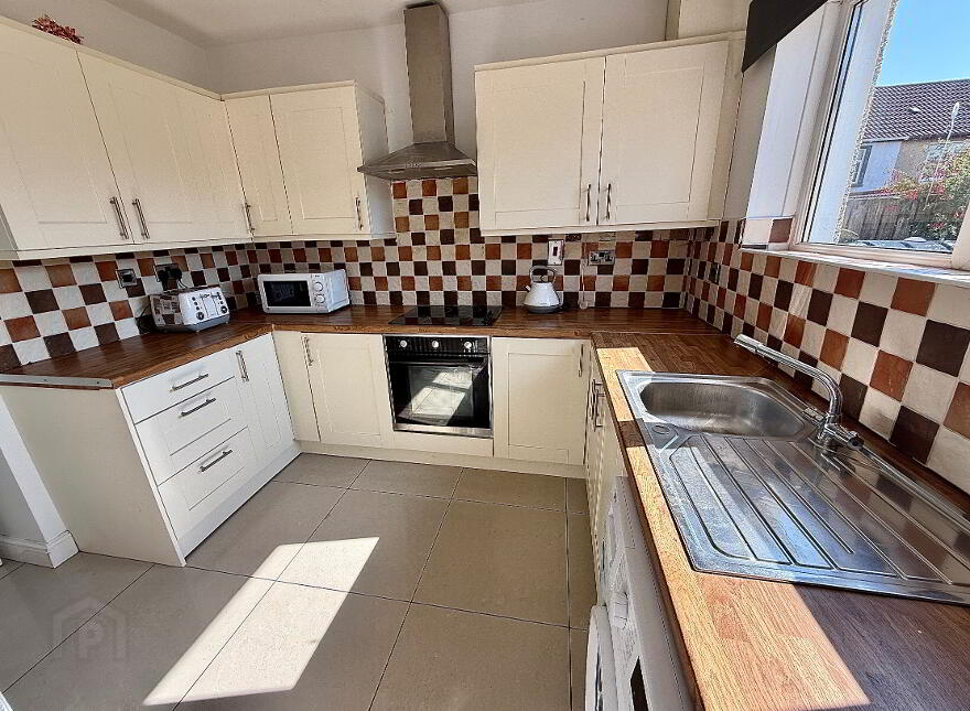 7 Broadway, Creggan, Derry, BT48 9LX