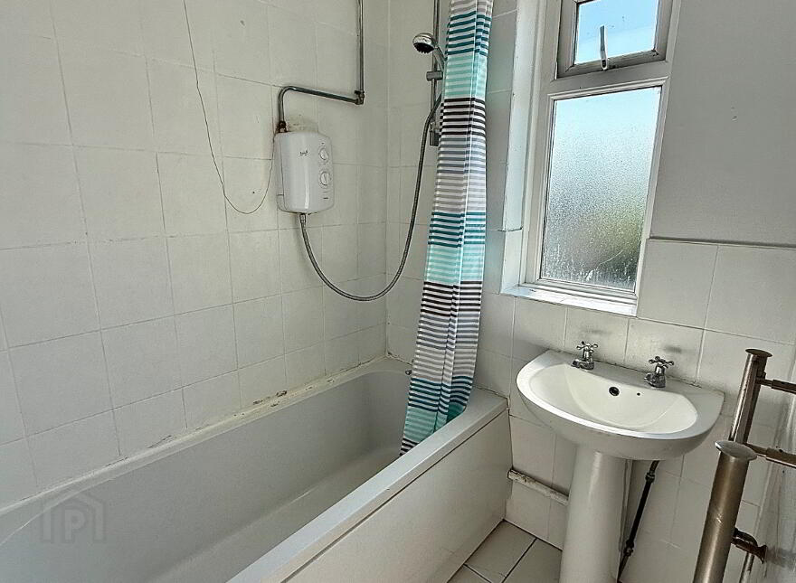 7 Broadway, Creggan, Derry, BT48 9LX