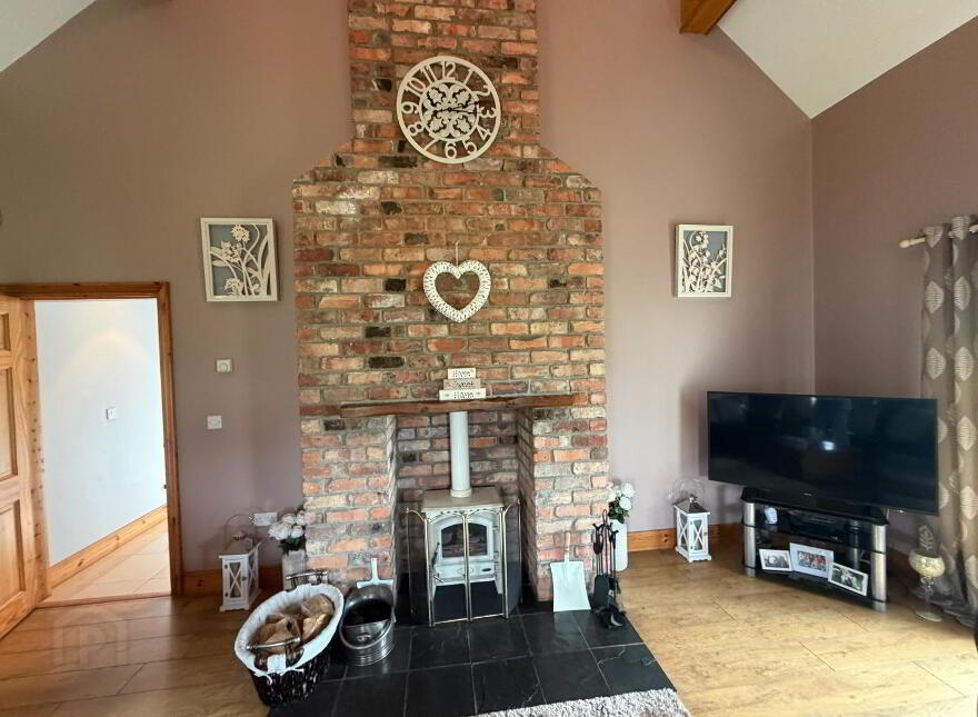 53 Sheskin Rd, Greysteel, Derry, BT47 3BQ