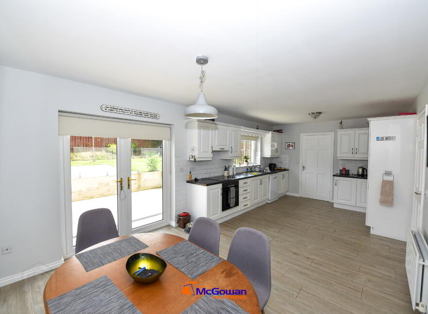 28 Lawnsdale, Navenny, Ballybofey, F3YV61