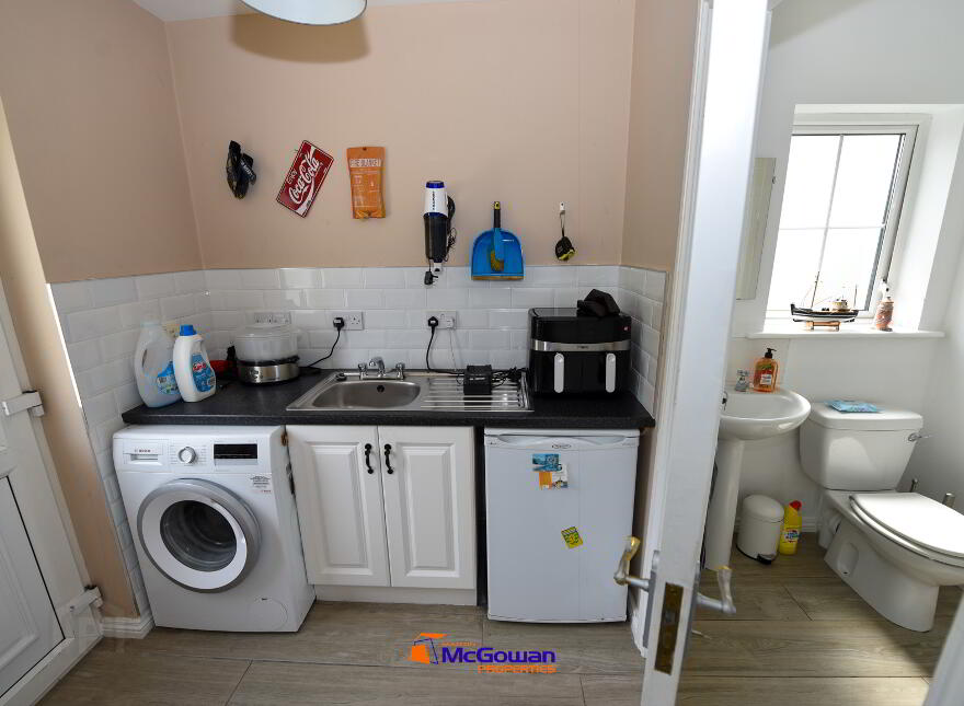 28 Lawnsdale, Navenny, Ballybofey, F3YV61