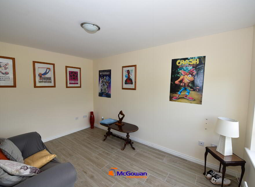 28 Lawnsdale, Navenny, Ballybofey, F3YV61