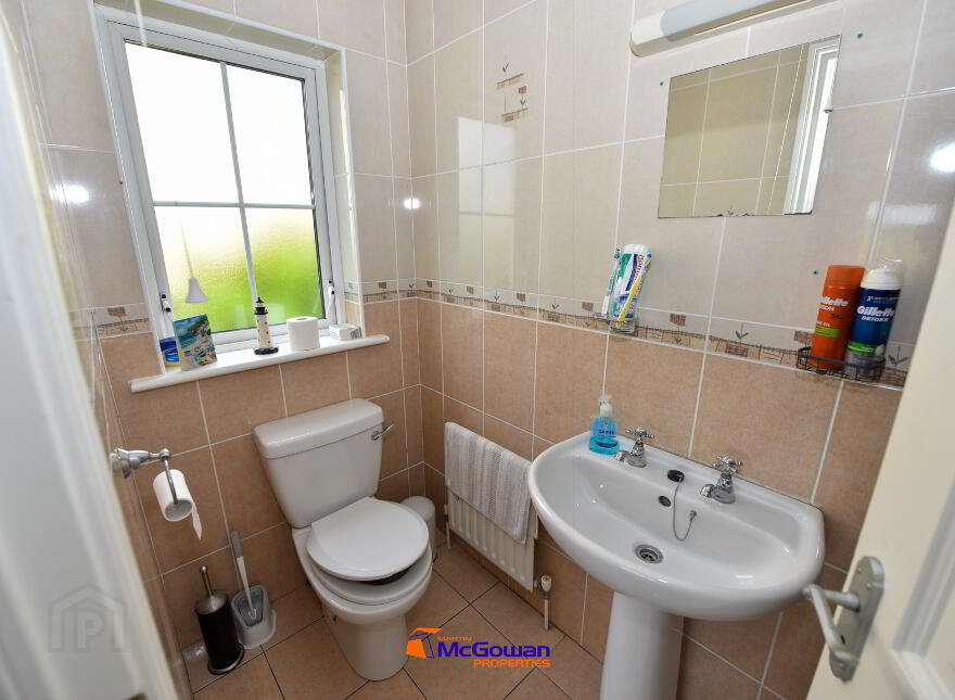 28 Lawnsdale, Navenny, Ballybofey, F3YV61