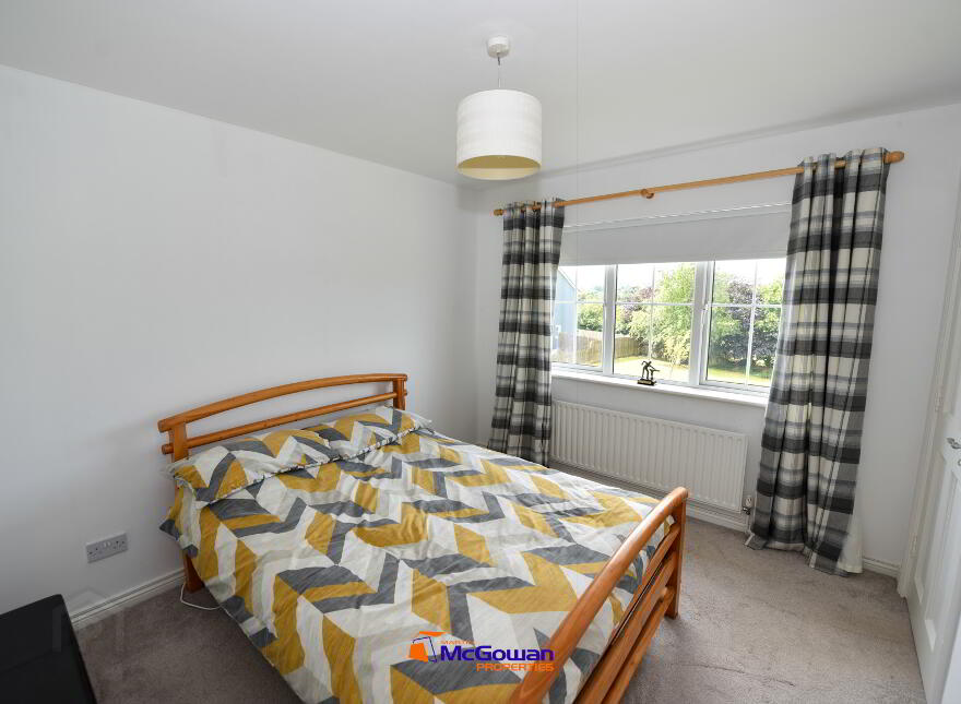 28 Lawnsdale, Navenny, Ballybofey, F3YV61