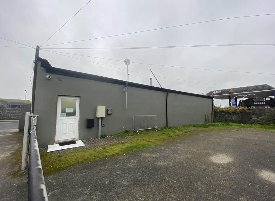 Stafford Street, Nenagh, E45D259