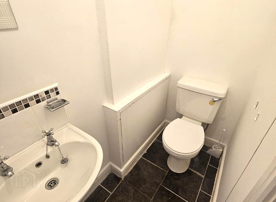 37 Foxhill, Strabane Old Road, Waterside, L'Derry, BT47 2TN